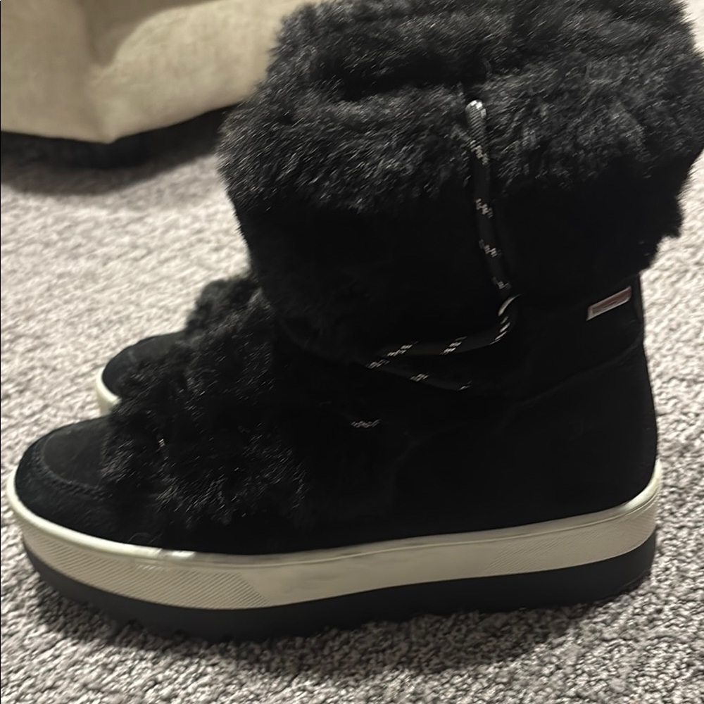 Cougar Black Fur-Lined Boots!